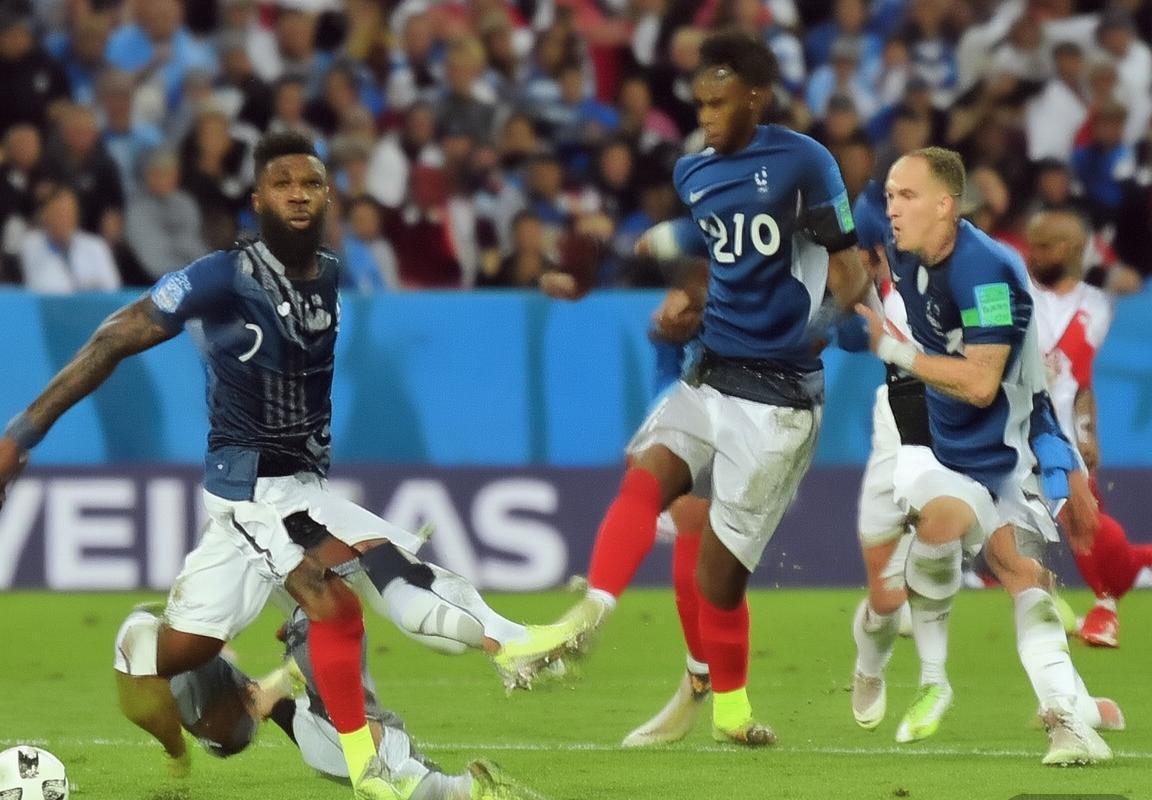 法国队逆转秘鲁：实力与团队精神的完美展现